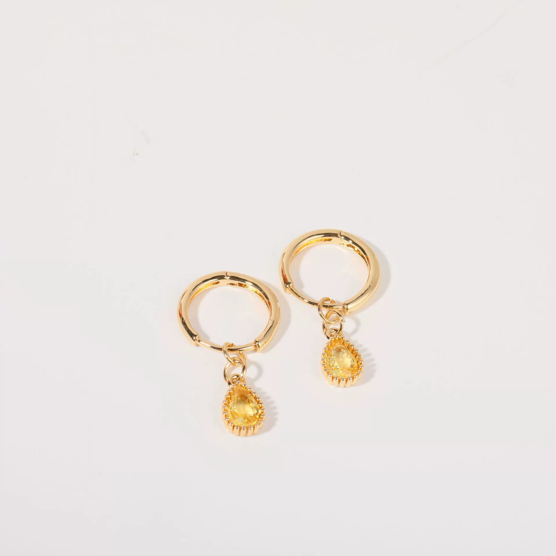 Wholesale Women's Simple Dropshaped Diamond Design Copper And Stainless Steel Earrings - Image 16