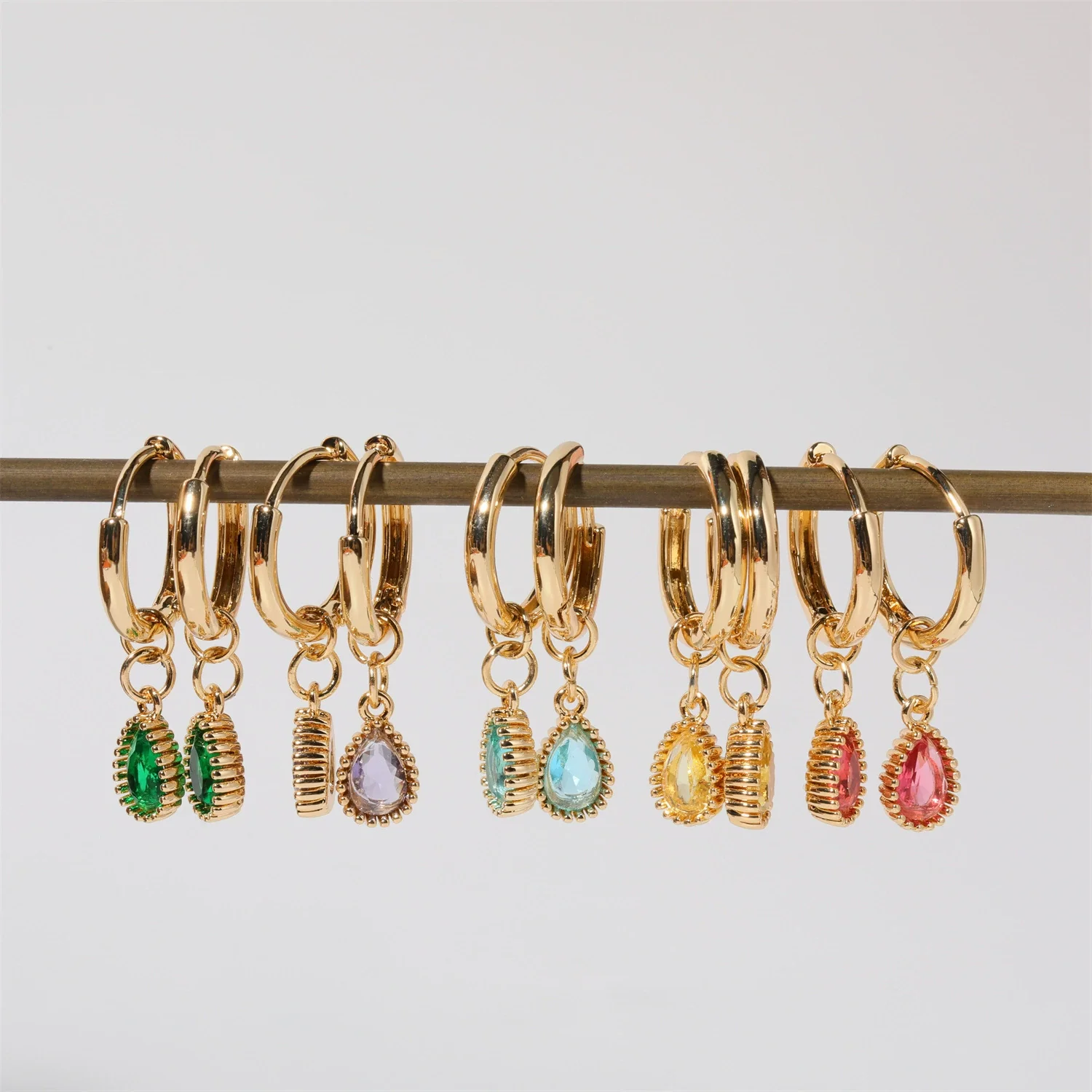 Wholesale Women's Simple Dropshaped Diamond Design Copper And Stainless Steel Earrings - Image 3