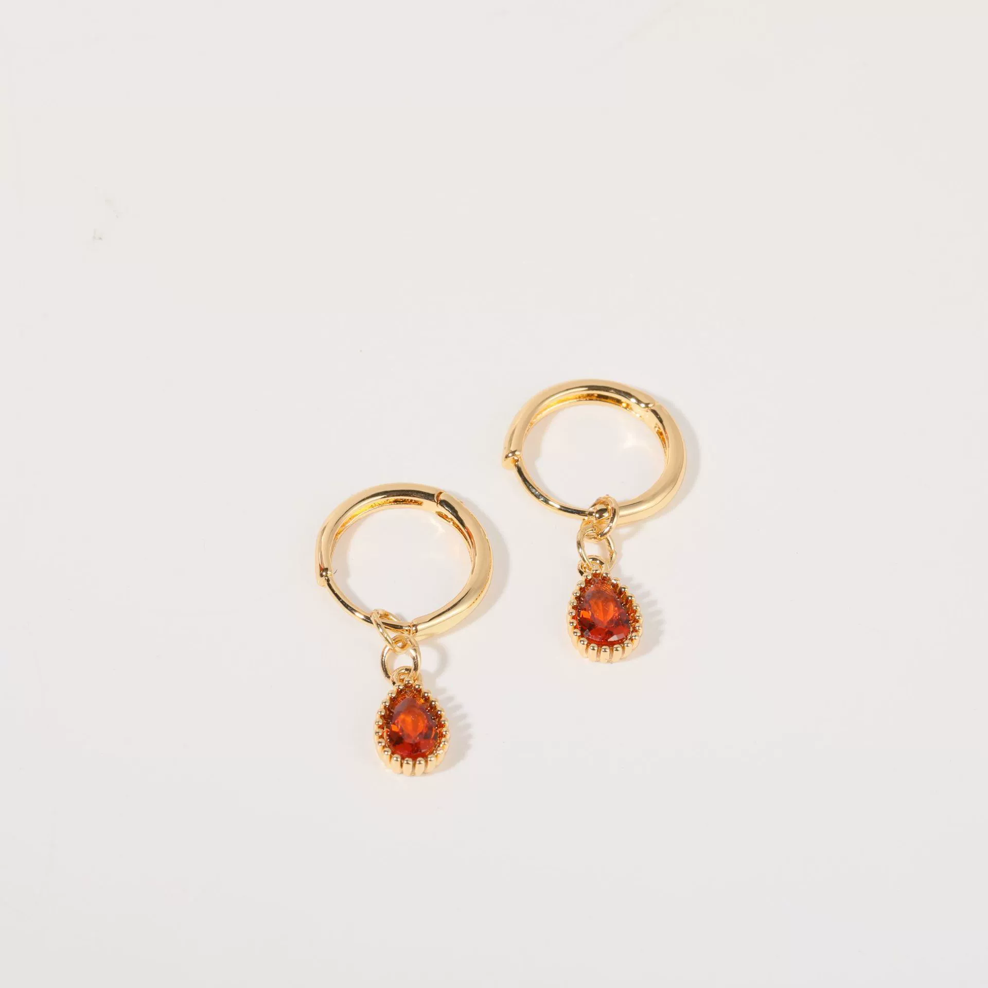 Wholesale Women's Simple Dropshaped Diamond Design Copper And Stainless Steel Earrings - Image 6