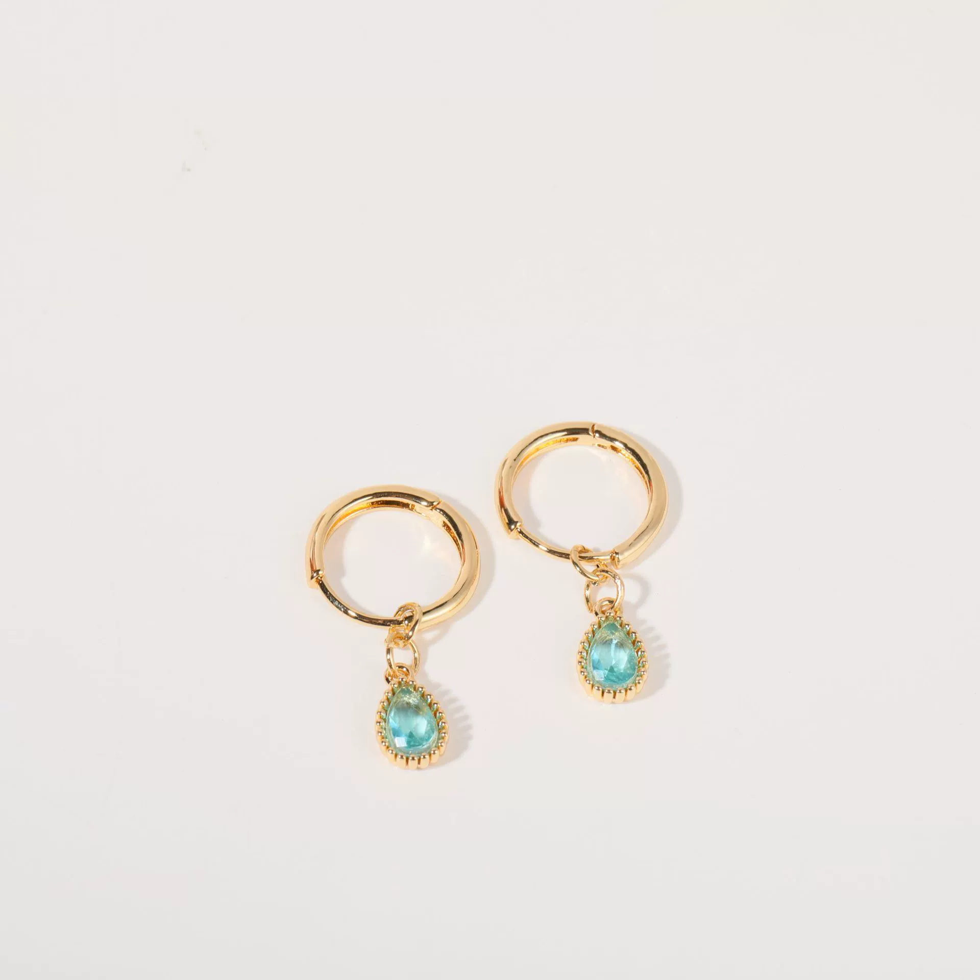 Wholesale Women's Simple Dropshaped Diamond Design Copper And Stainless Steel Earrings - Image 8
