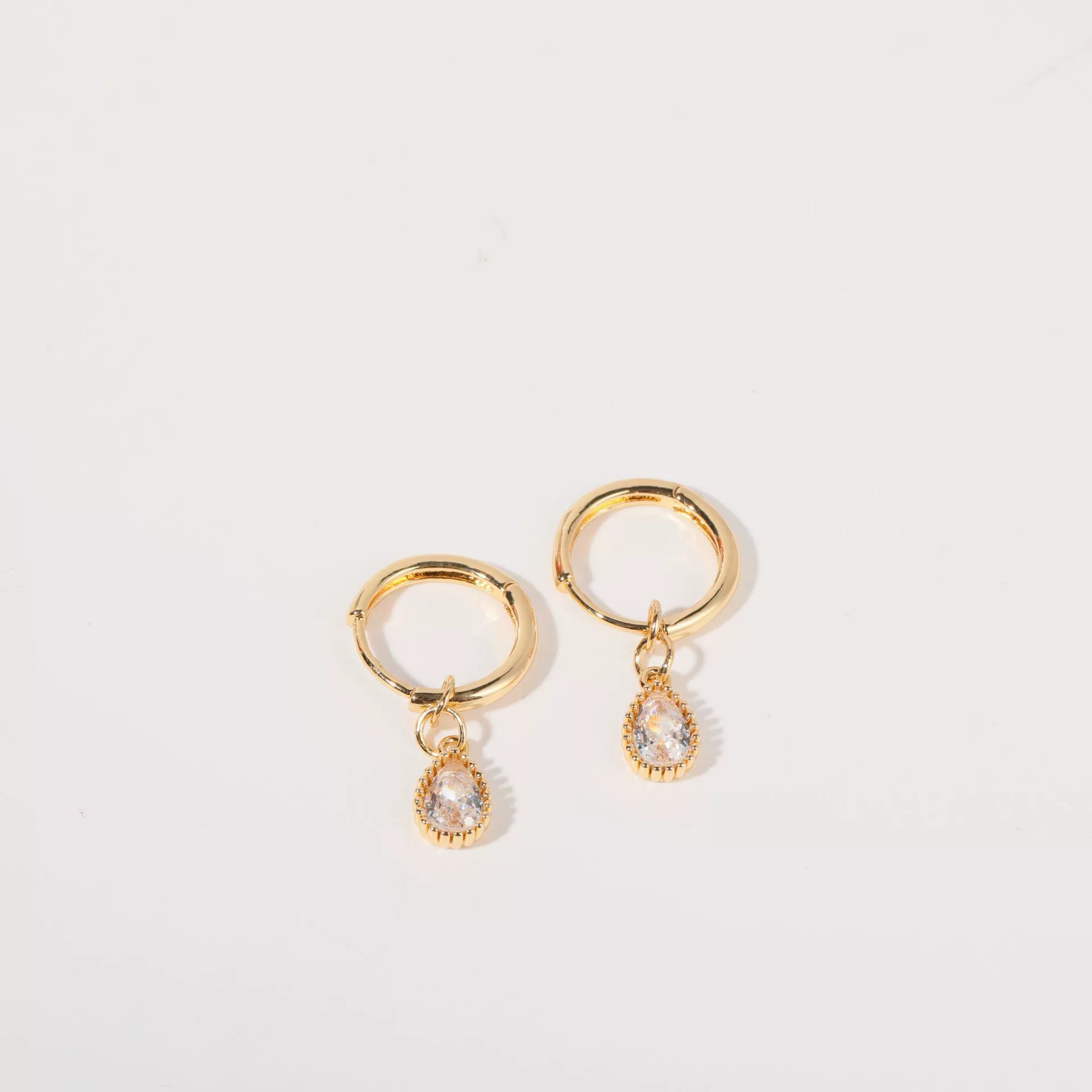 Wholesale Women's Simple Dropshaped Diamond Design Copper And Stainless Steel Earrings - Image 9