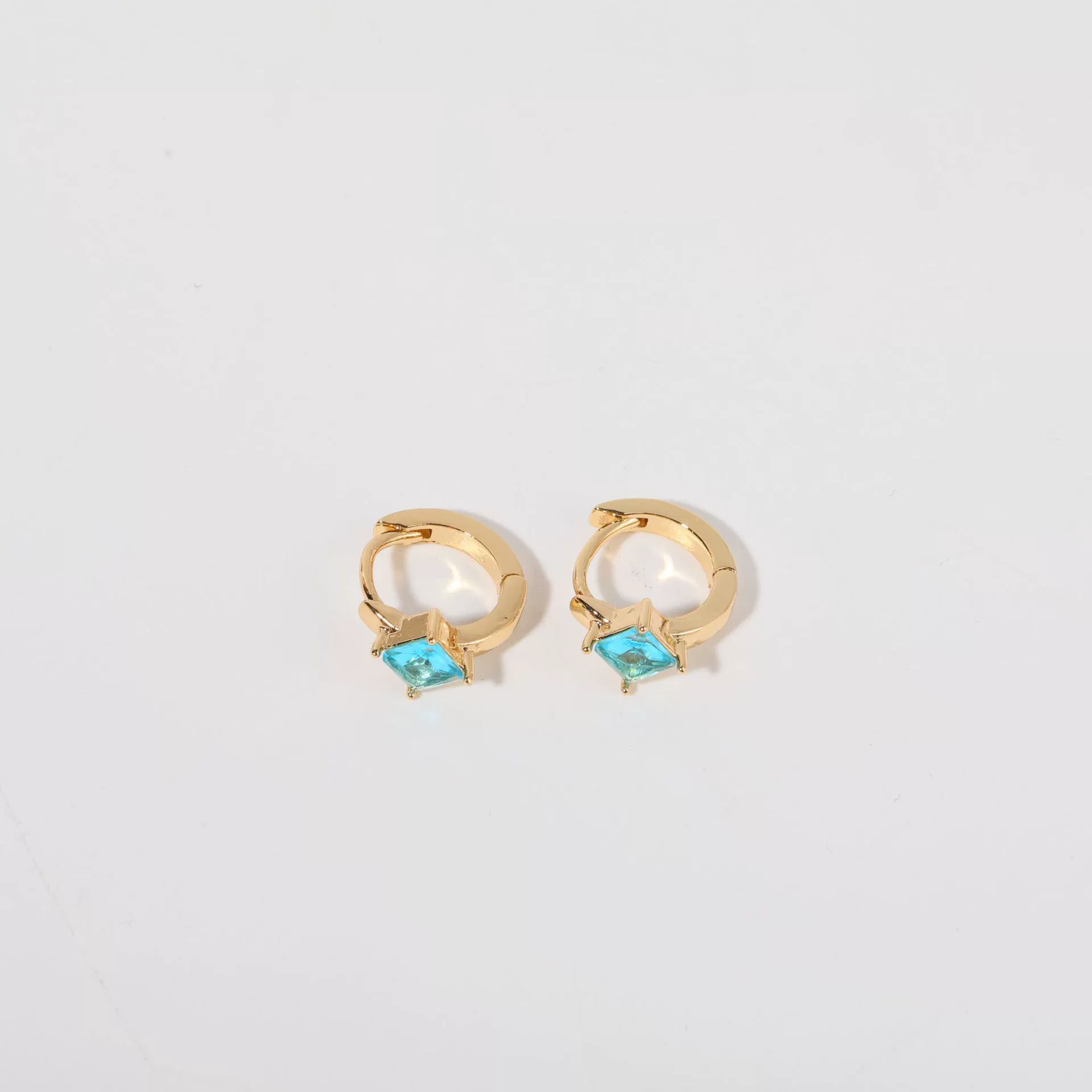 Wholesale Women's Simple Fashion Rhombus Pattern Copper Diamond Earrings Jewelry - Image 8