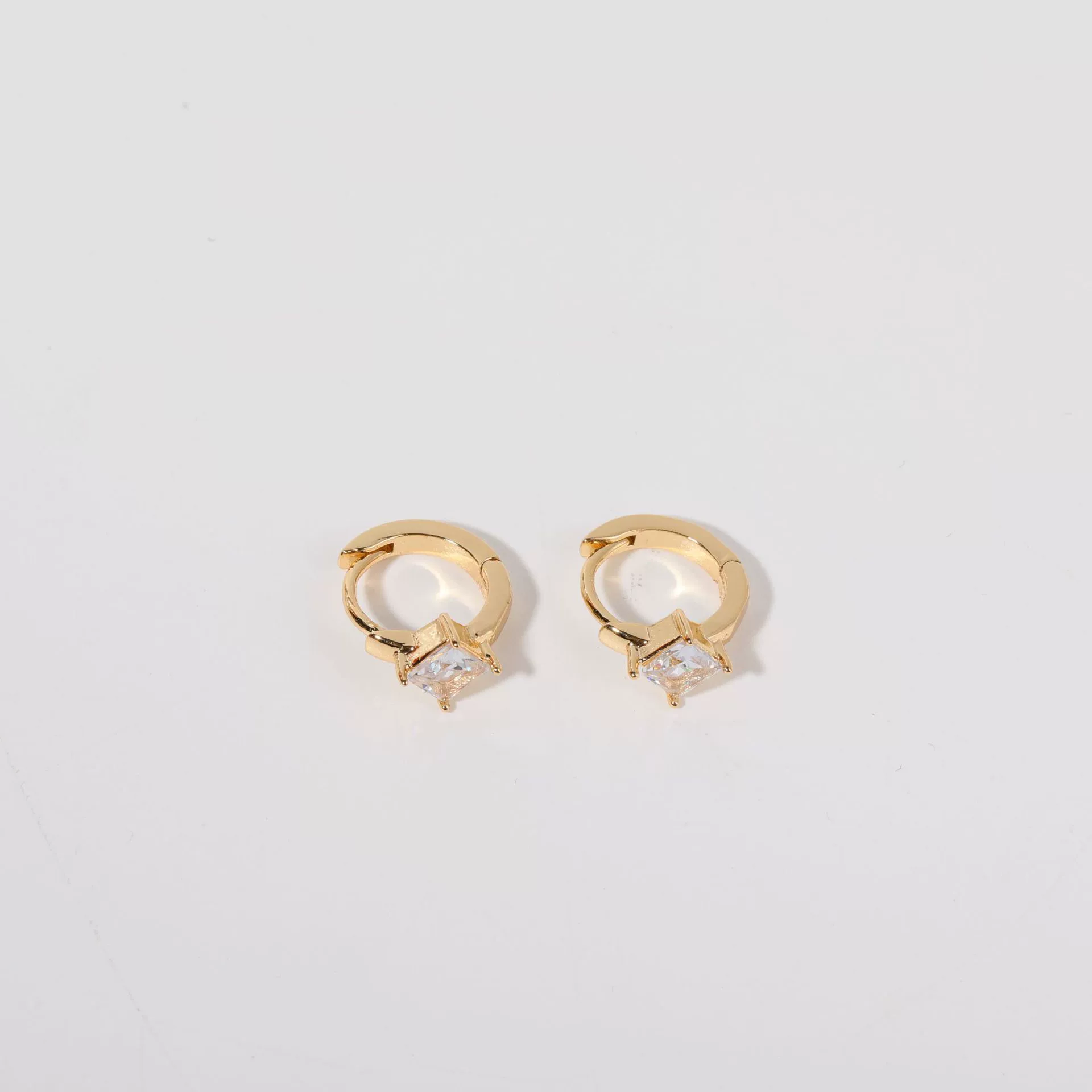 Wholesale Women's Simple Fashion Rhombus Pattern Copper Diamond Earrings Jewelry - Image 9