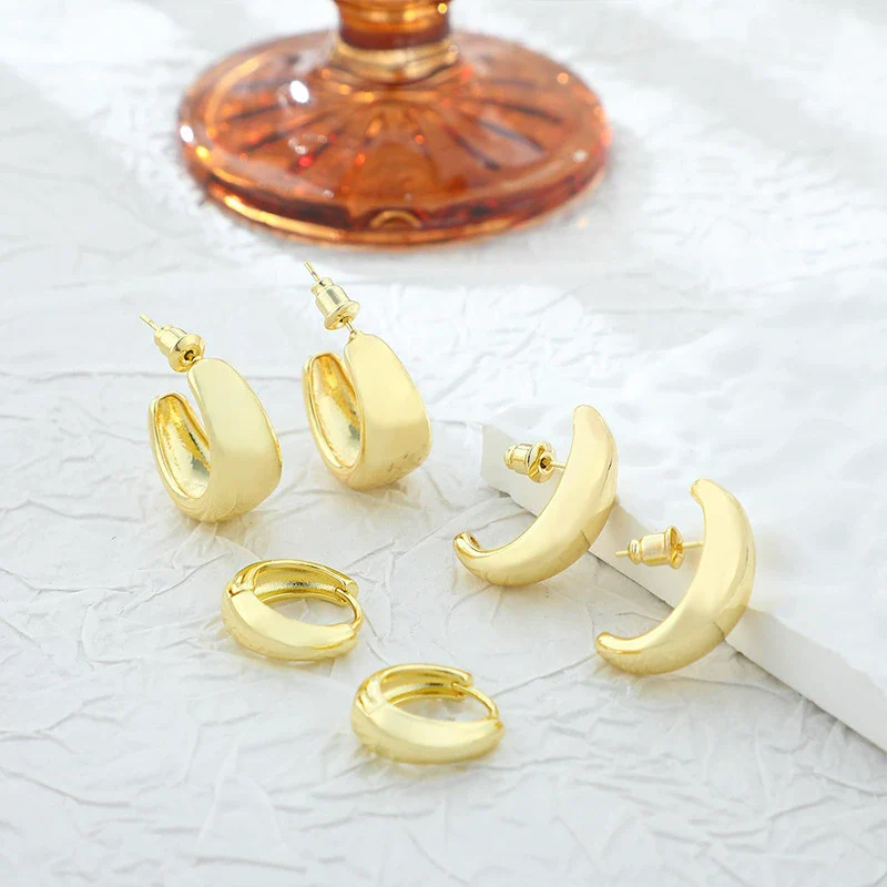 Wholesale Women's Simple Geometric Copper Hoop Earrings With Electroplating - Image 4
