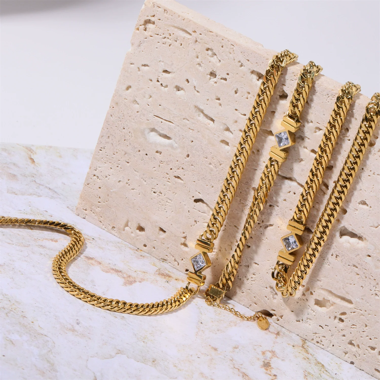 Wholesale Women's Simple Geometric Titanium Steel Snake Bone Chain Necklace With Vacuum Furnace And Electroplating Treatment - Image 4
