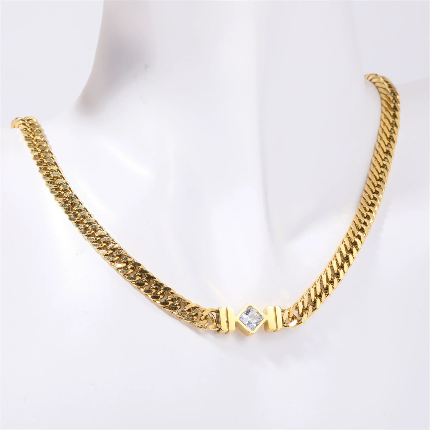 Wholesale Women's Simple Geometric Titanium Steel Snake Bone Chain Necklace With Vacuum Furnace And Electroplating Treatment - Image 6