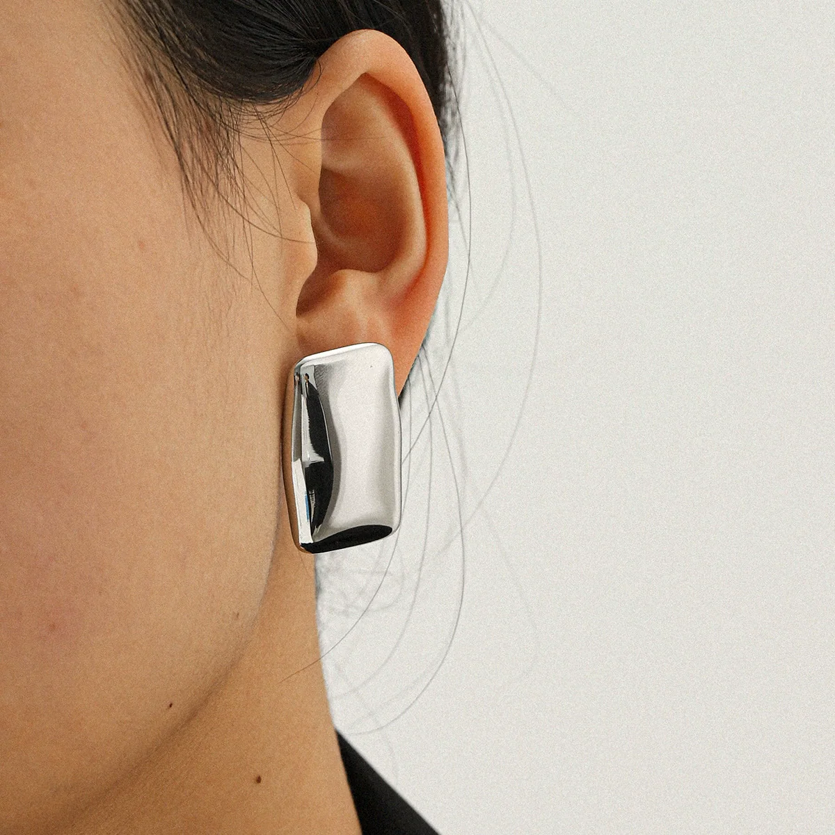 Wholesale Women's Simple Glossy Heartshaped Geometric Stainless Steel Polished Earrings - Image 2