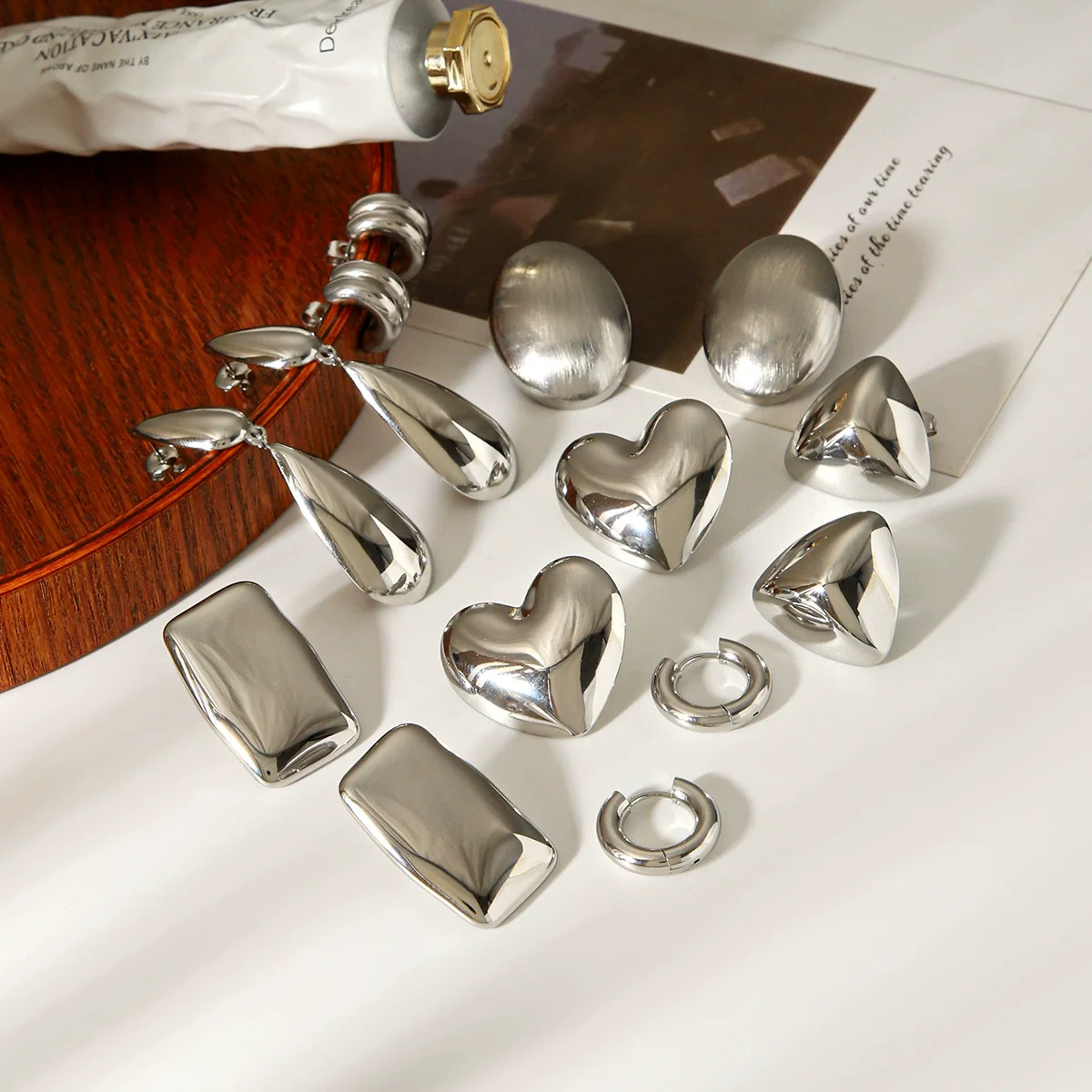 Wholesale Women's Simple Glossy Heartshaped Geometric Stainless Steel Polished Earrings - Image 3