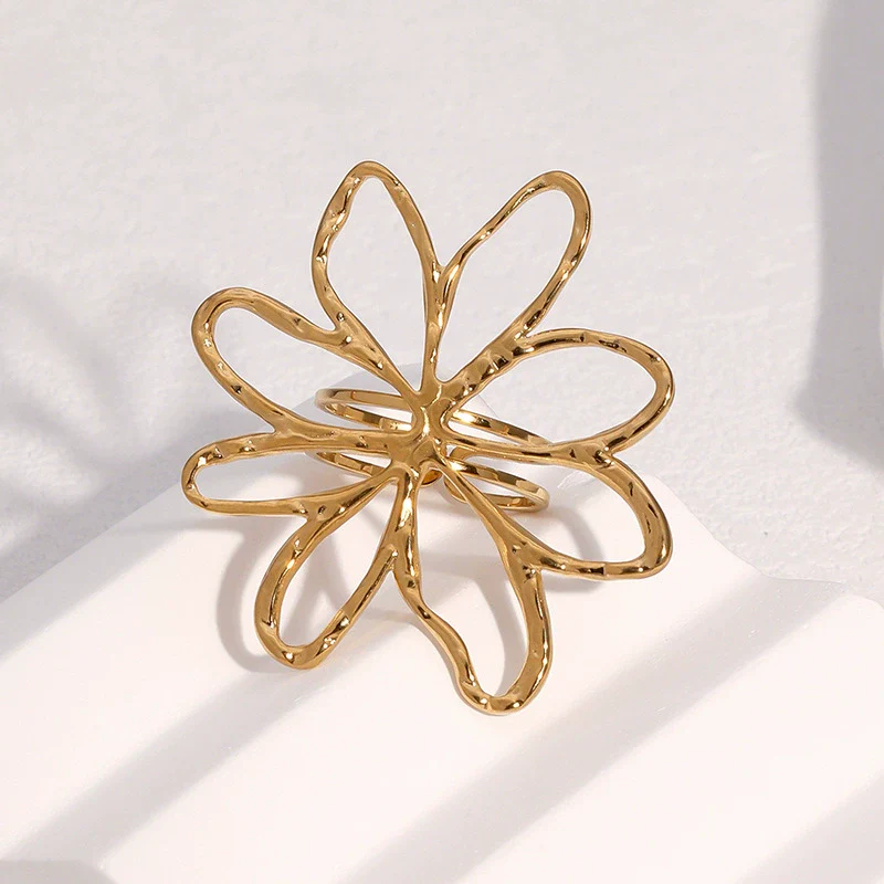 Wholesale Women's Simple Hollow Flower Electroplated Stainless Steel Ring Hand Jewelry - Image 2