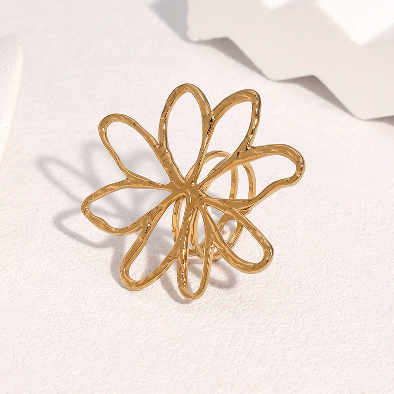 Wholesale Women's Simple Hollow Flower Electroplated Stainless Steel Ring Hand Jewelry - Image 4
