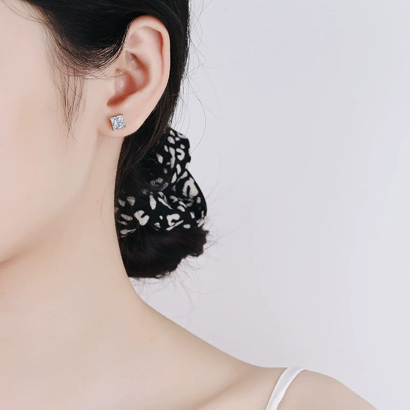 Wholesale Women's Specialshaped S925 Silver Geometric Moissanite Simulated Diamond Earrings With Electroplating - Image 4