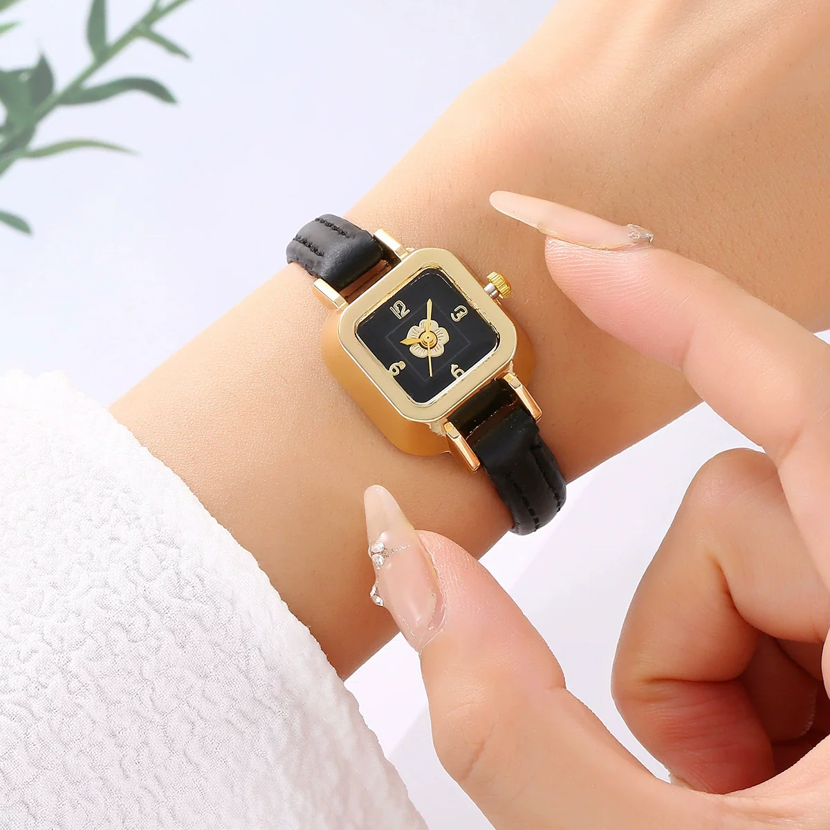 Wholesale Women's Square Alloy Case Imitation Leather Strap Quartz Watch With Fashion Belt Flower Design - Image 2