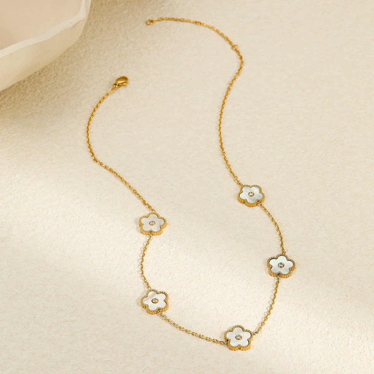 Wholesale Women's Stainless Steel 18K Electroplated Geometric Design Clavicle Necklace - Image 3