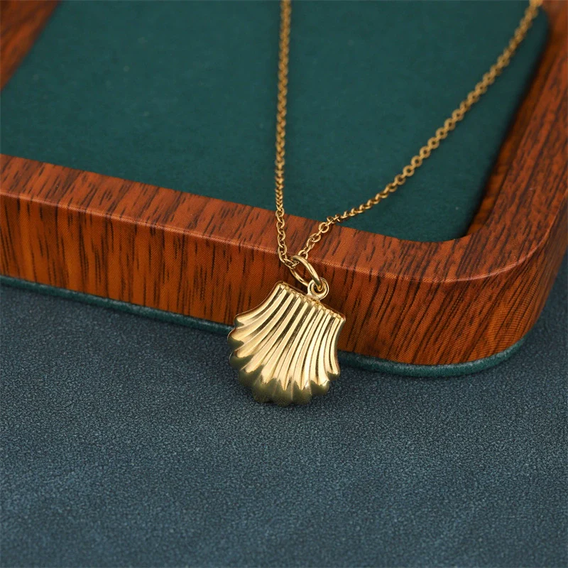 Wholesale Women's Stainless Steel 18K Gold Electroplated Geometric Scallop Fanshaped Collarbone Necklace - Image 2