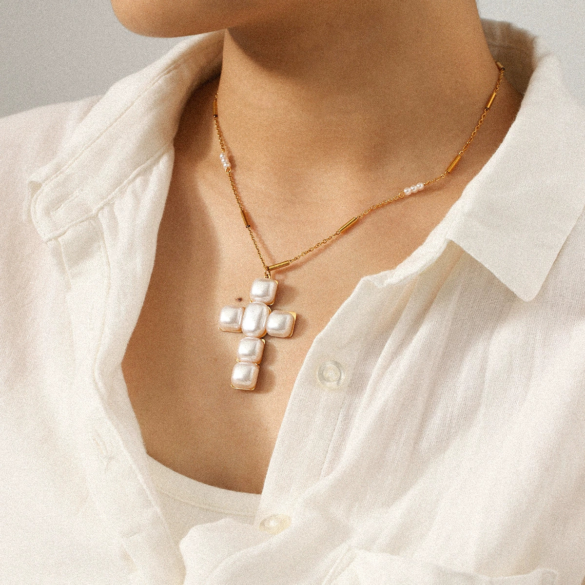 Wholesale Women's Stainless Steel And Artificial Pearl Geometric Cross Necklace Handmade Beaded Chain Inlaid With Pearls - Image 4