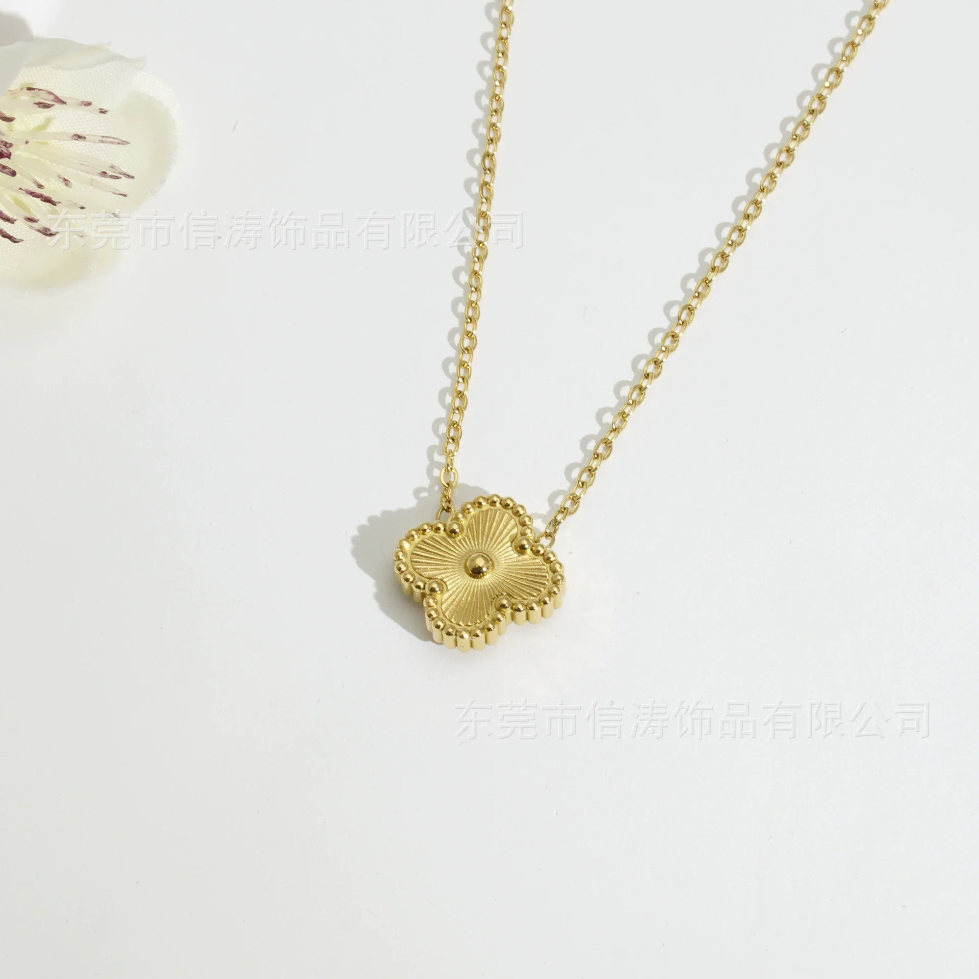 Wholesale Women's Stainless Steel And Titanium Steel 18K Plated Floral Pattern Necklace - Image 4