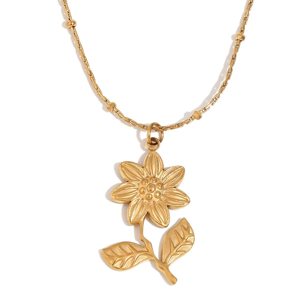 Wholesale Women's Stainless Steel And Titanium Steel Flower Pattern Electroplated 18K Gold Lotus Pendant Necklace - Image 5
