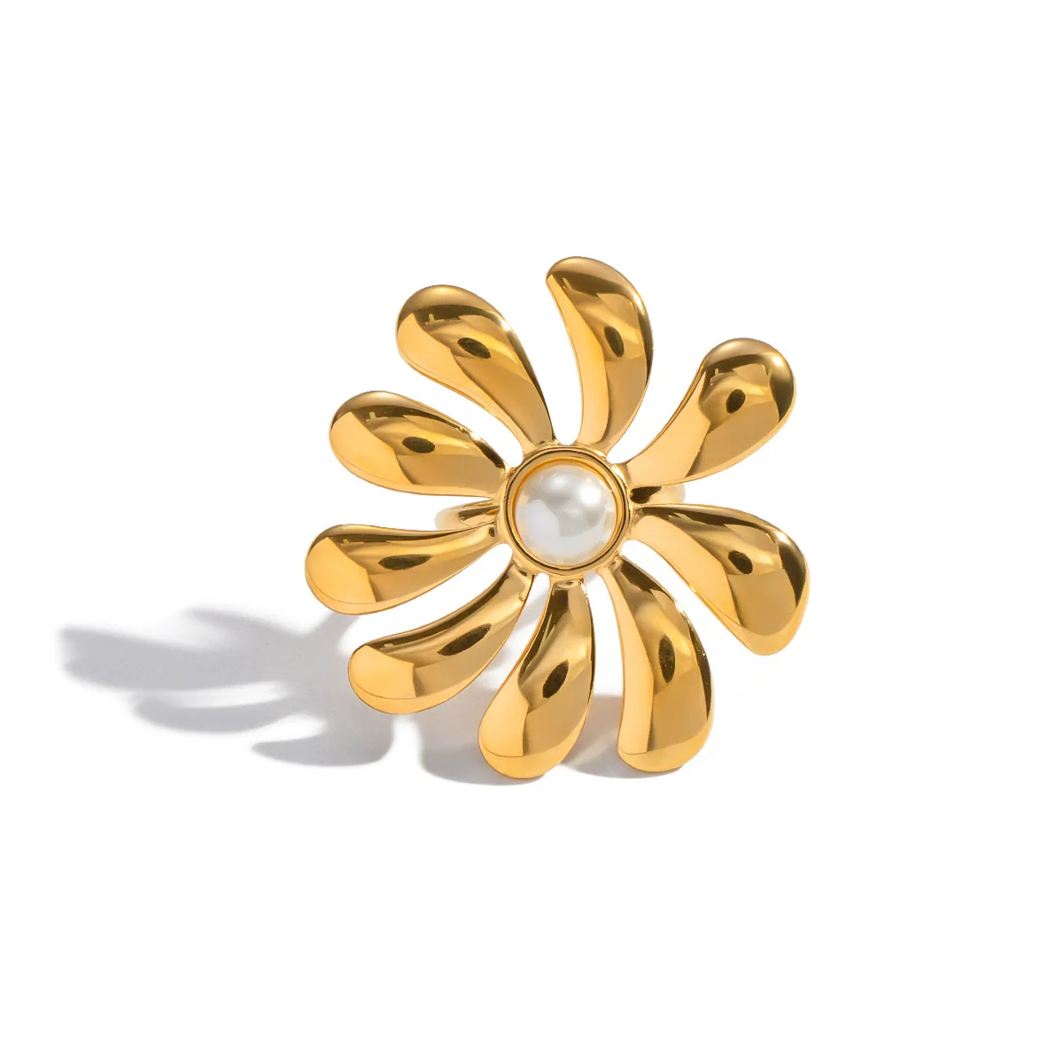 Wholesale Women's Stainless Steel Daisy Flower Ring With Pvd Furnace Vacuum Real Gold Plating Light Luxury Style - Image 5