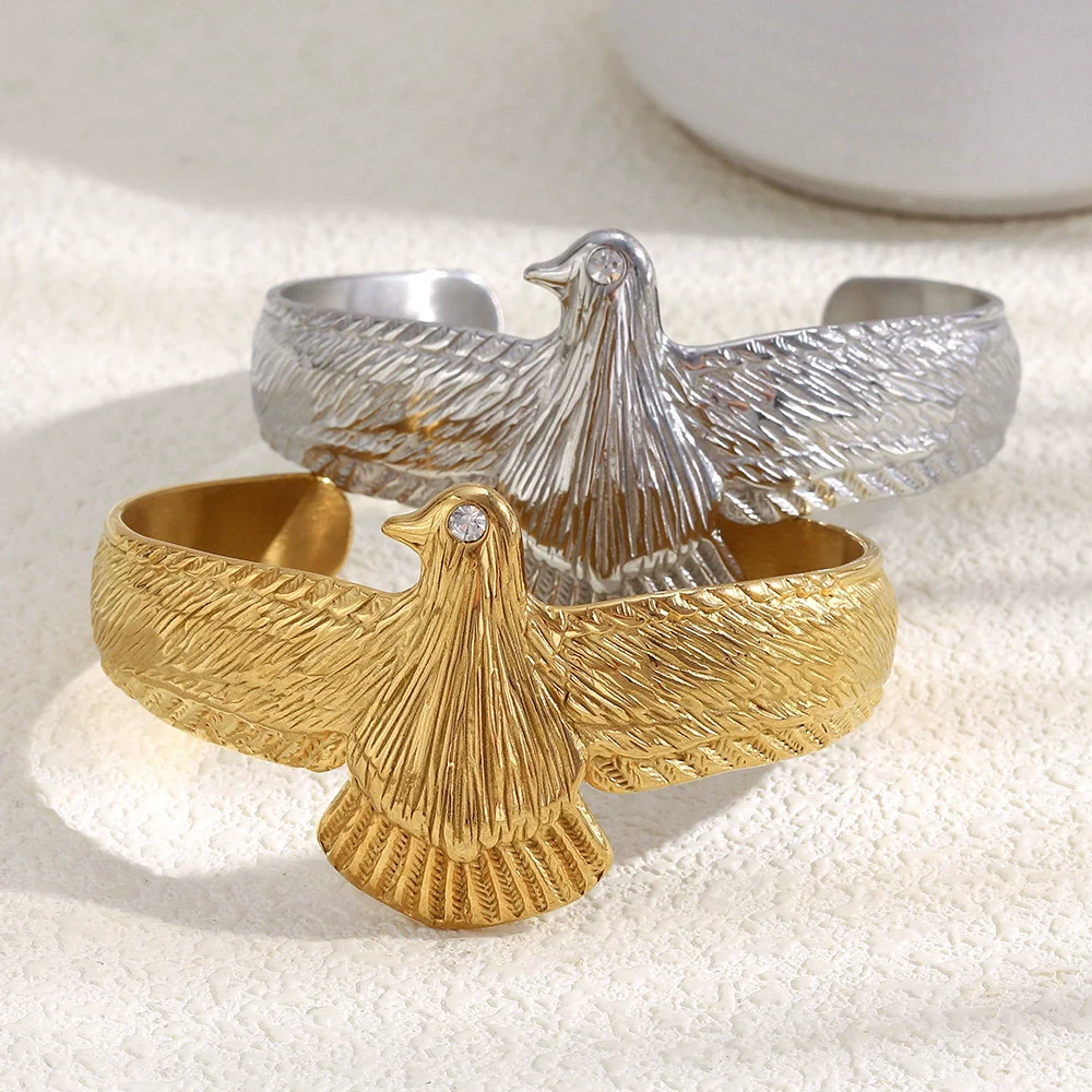 Wholesale Women's Stainless Steel Electroplated 18K Gold Geometric Light Luxury Style Eagle Bracelet