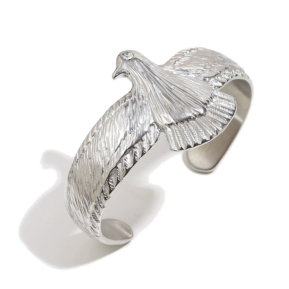 Wholesale Women's Stainless Steel Electroplated 18K Gold Geometric Light Luxury Style Eagle Bracelet - Image 5