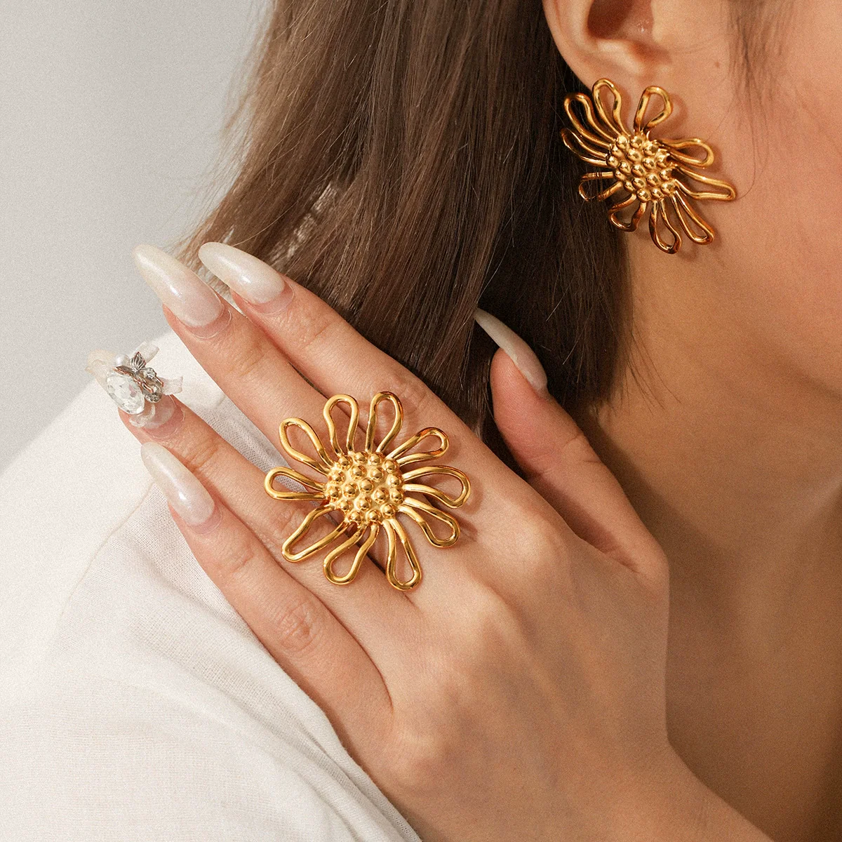 Wholesale Women's Stainless Steel Electroplated Geometric And Flower Cut Out Earrings Jewelry - Image 4