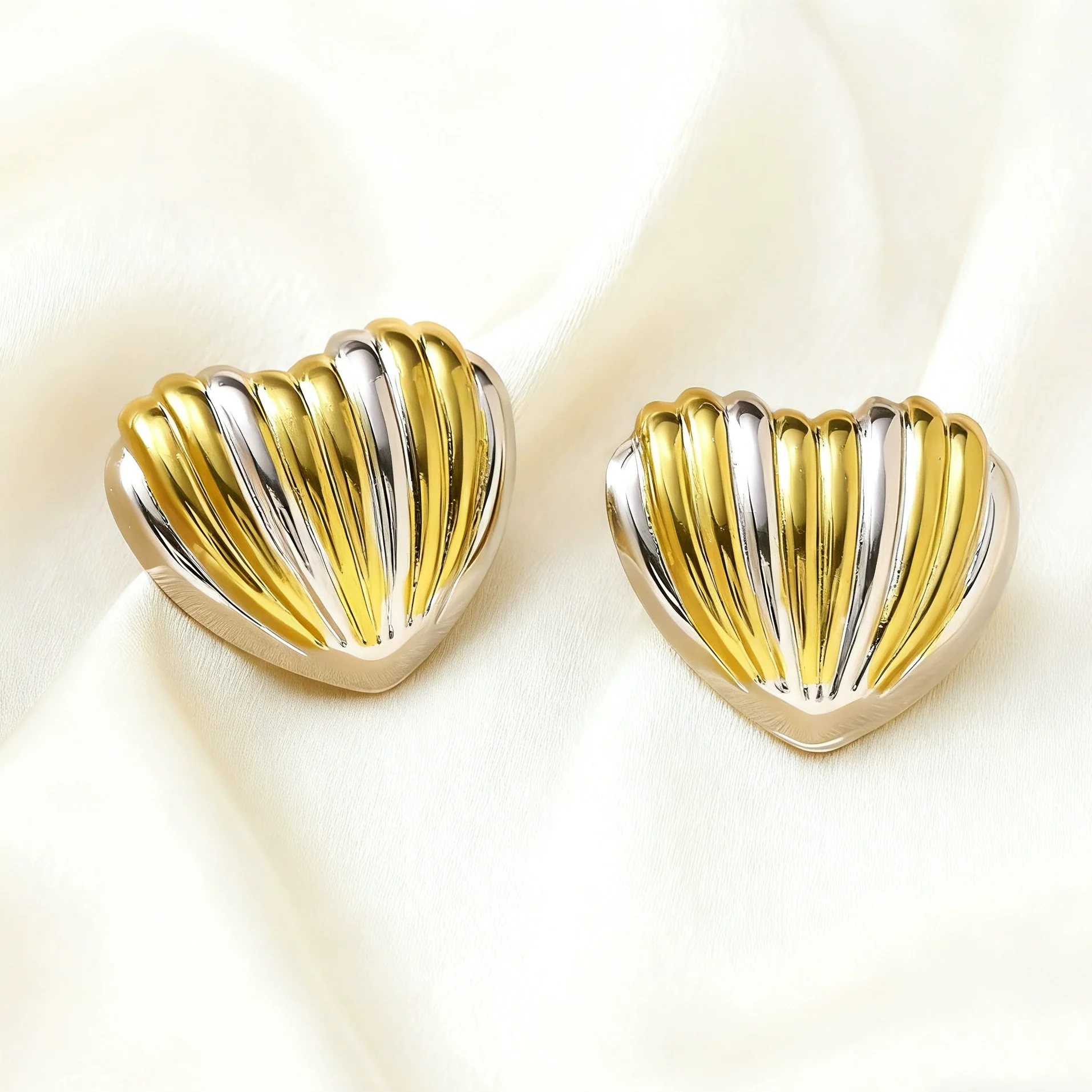 Wholesale Women's Stainless Steel Electroplated Heartshaped Striped Love Earrings - Image 2