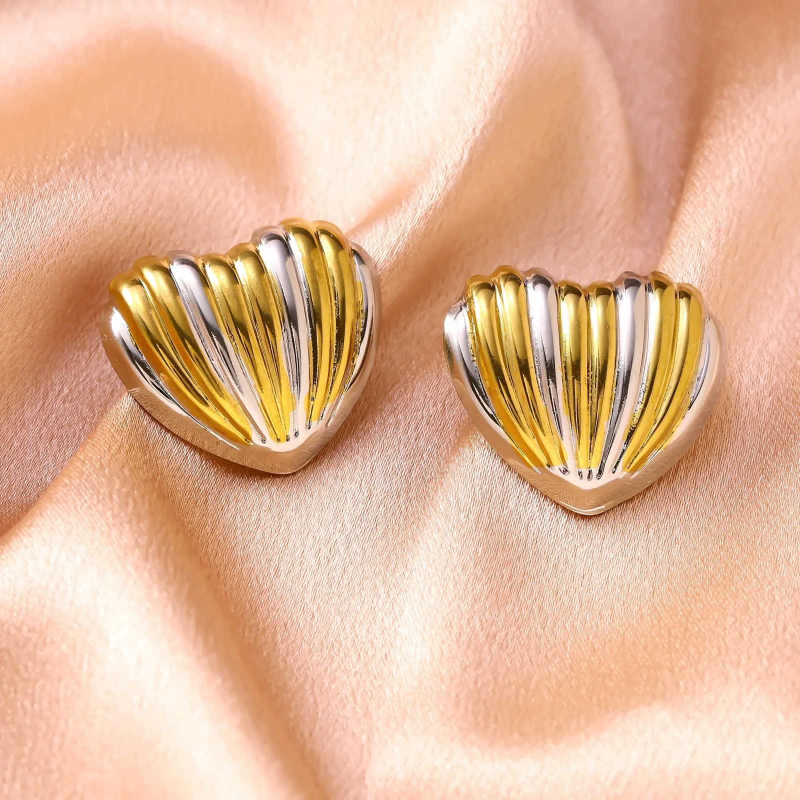 Wholesale Women's Stainless Steel Electroplated Heartshaped Striped Love Earrings - Image 3