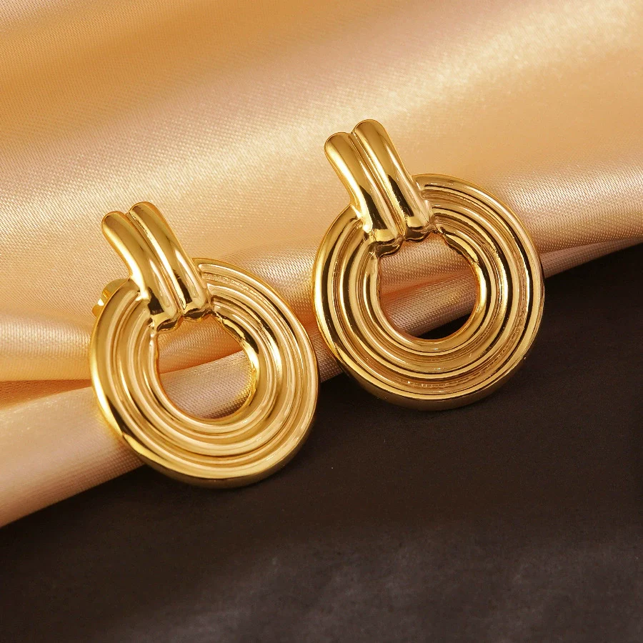 Wholesale Women's Stainless Steel Electroplated Hollow Geometric Hoop Earrings Light Luxury Jewelry - Image 2