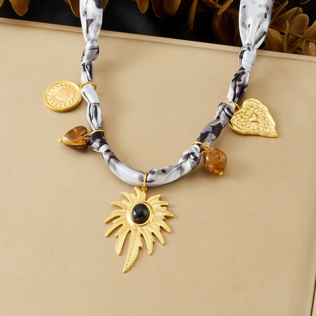 Wholesale Women's Stainless Steel Electroplated Plants And Flowers Heart Coconut Tree Pendant Necklace And Bracelet Set Accessories - Image 6
