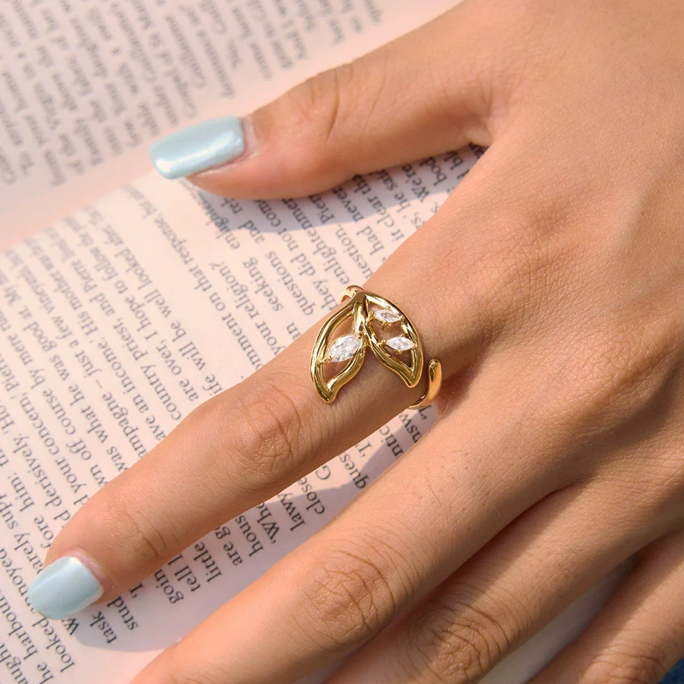 Wholesale Women's Stainless Steel Geometric Animal Style Pvd Furnace Vacuum Real Gold Plated Ring Accessories - Image 2