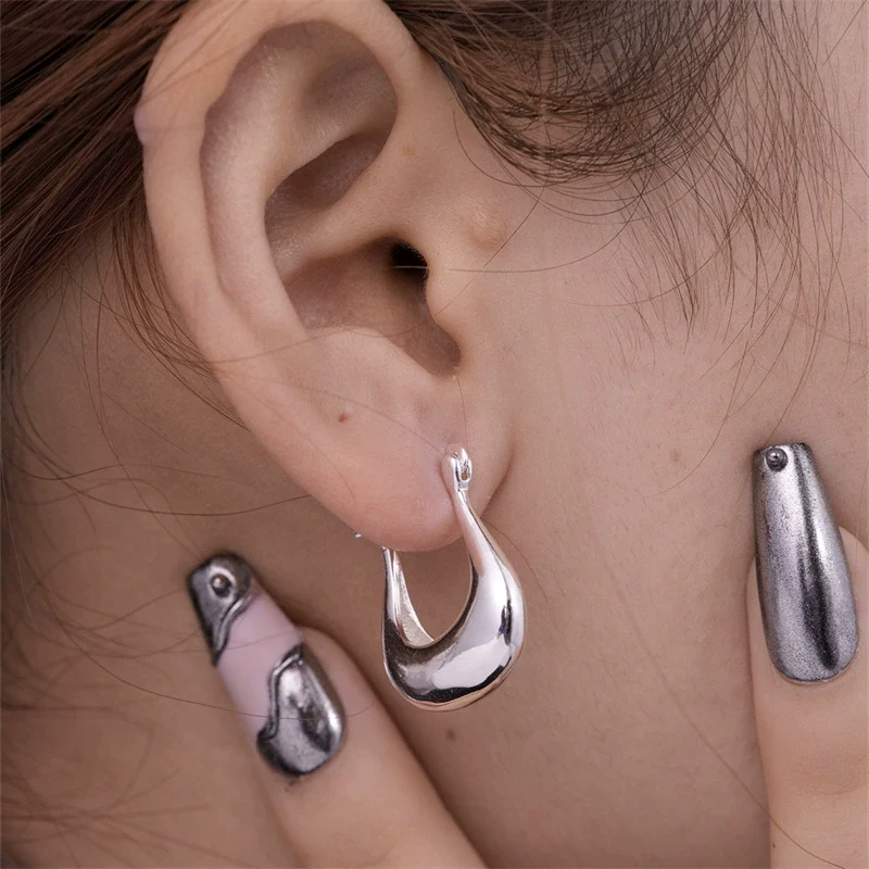 Wholesale Women's Stainless Steel Geometric Ushaped Hollow Exaggerated Simple Silver Glossy Electroplated Earrings - Image 3
