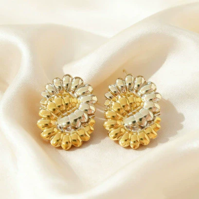 Wholesale Women's Stainless Steel Gold Electroplated Floral Asymmetrical Earrings Jewelry - Image 3