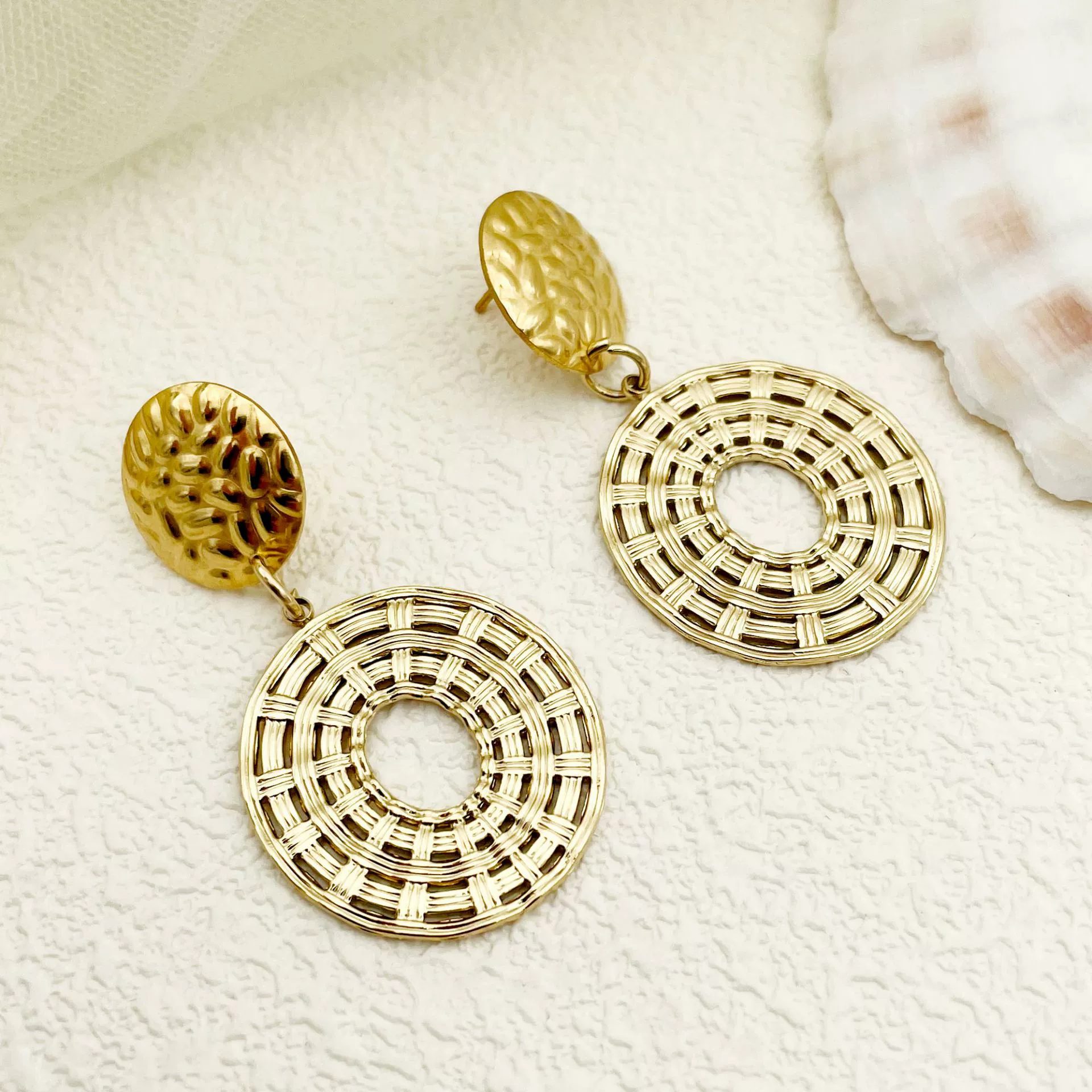 Wholesale Women's Stainless Steel Goldplated Retro Fashion Exaggerated Earrings - Image 3