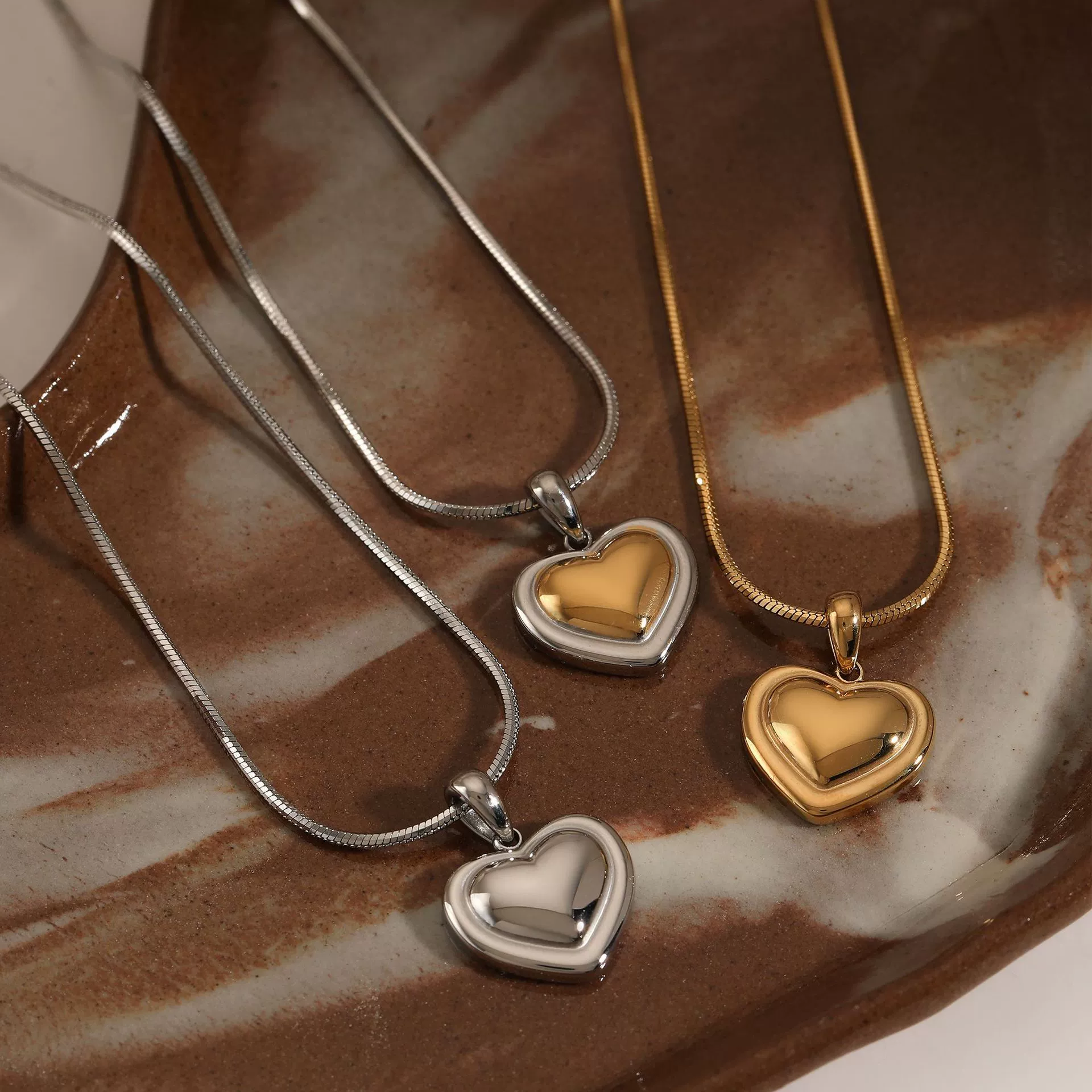 Wholesale Women's Stainless Steel Heart Shape Light Luxury Style Real Gold Plated Love Pendant Necklace - Image 2