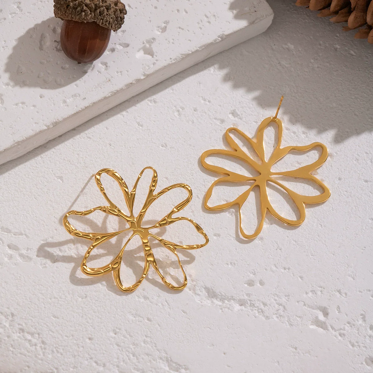 Wholesale Women's Stainless Steel Pvd Furnace Vacuum Real Gold Plated Exaggerated Stylish Oversized Flower Earrings - Image 4