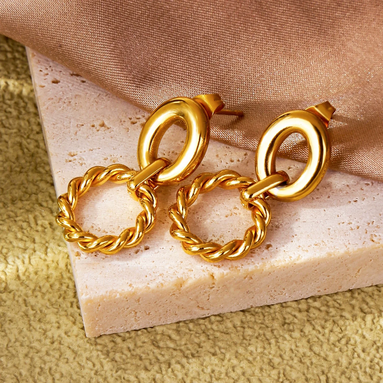 Wholesale Women's Stainless Steel Twisted Hollow Doublering Earrings With Flower And Geometric Patterns And Electroplating Treatment - Image 3
