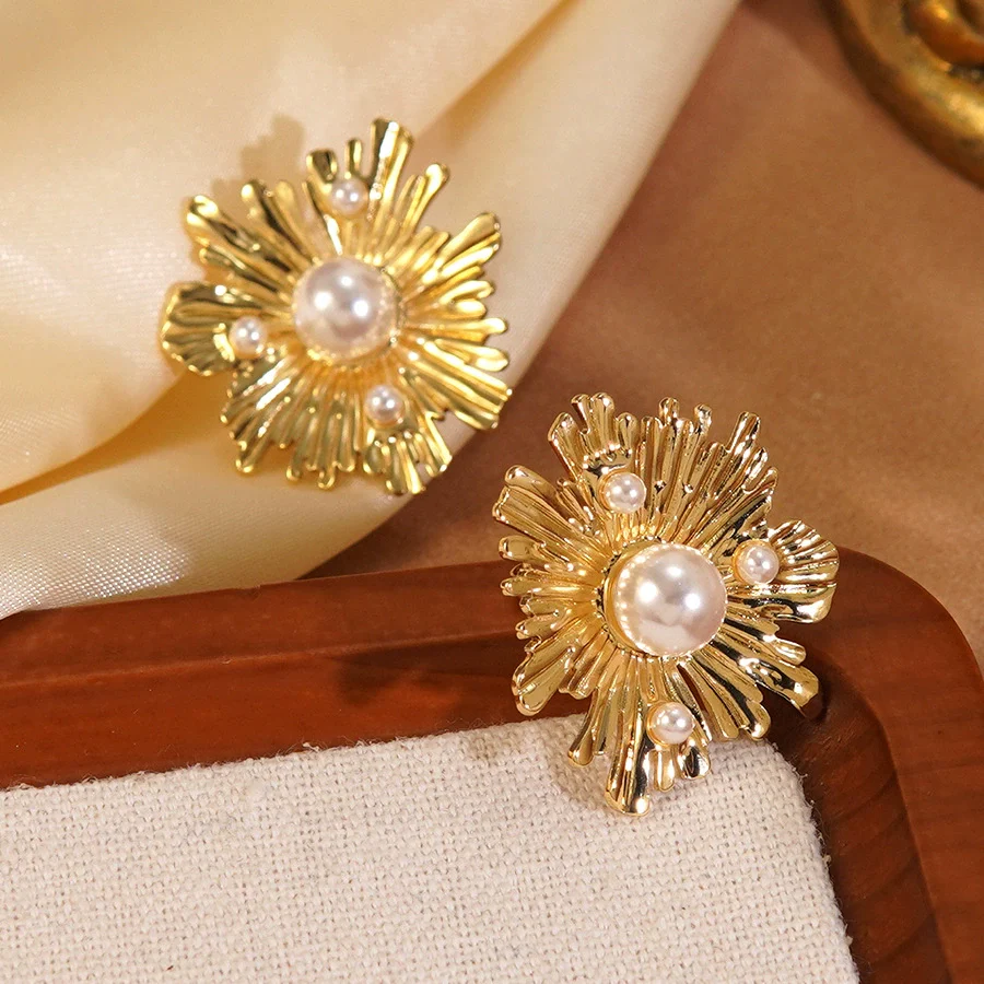 Wholesale Women's Stamped Flower Pearl Stainless Steel Earrings Retro Stylish Jewelry - Image 3