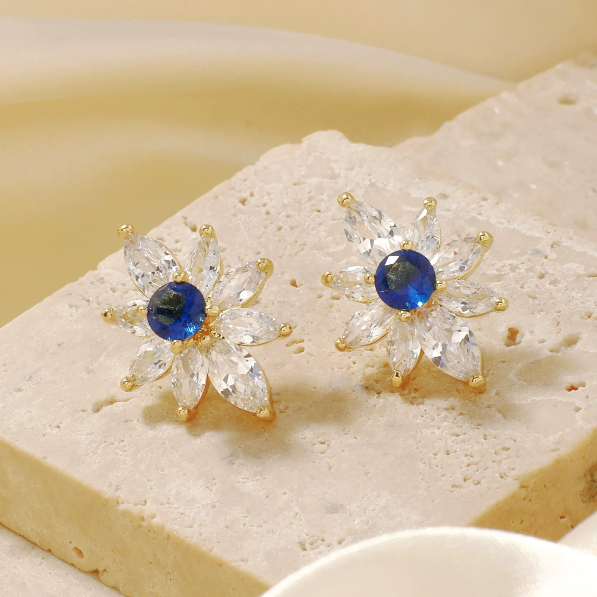 Wholesale Women's Sweet Style Copper And Glass Ear Jewelry With Colorful Zircon And Sunflower Pattern Inlaid With Diamonds And Electroplating Treatment