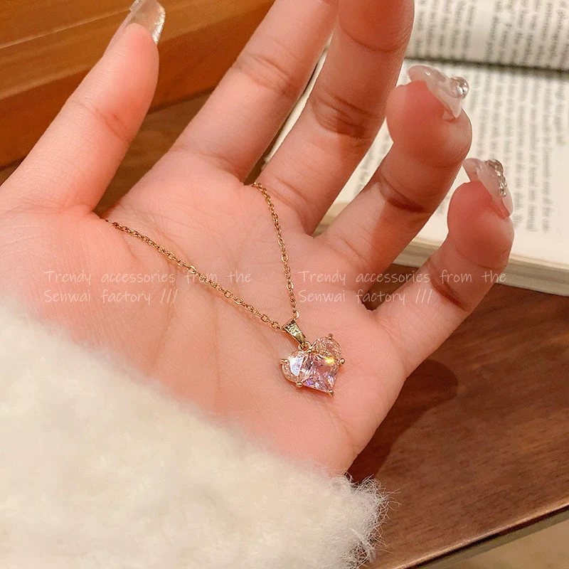 Wholesale Women's Titanium Steel Alloy Heart Shape Electroplated Clavicle Love Necklace
