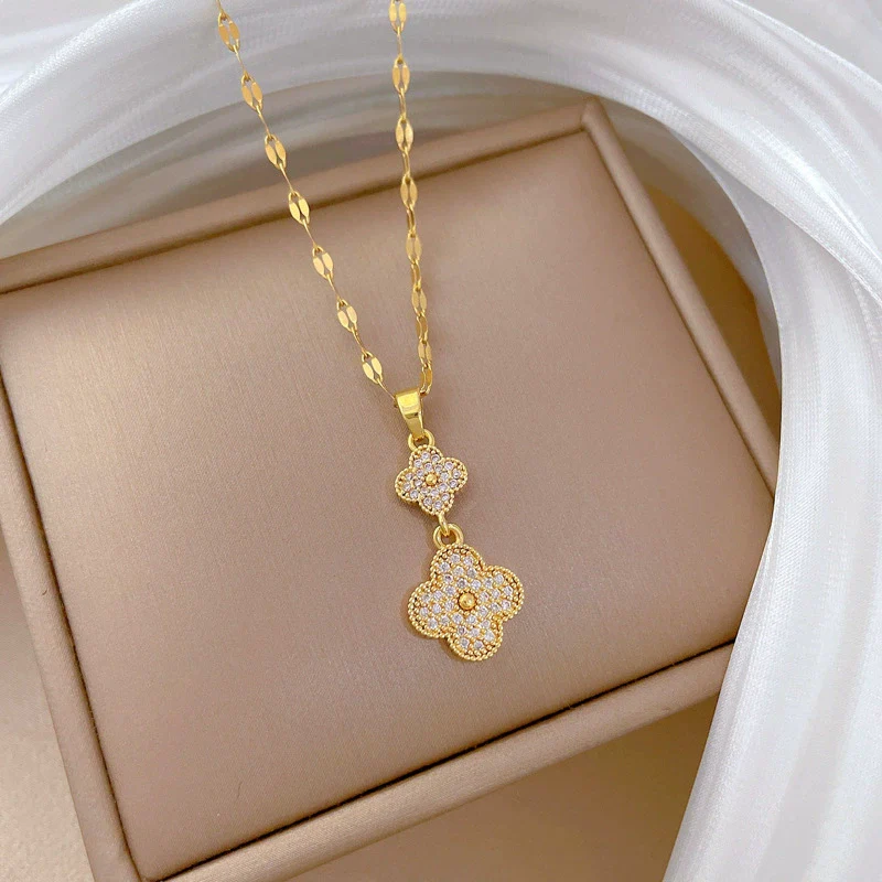 Wholesale Women's Titanium Steel And Copper Necklace With Geometric Pattern And Diamond Treatment Featuring Four Leaf Flower Design - Image 3