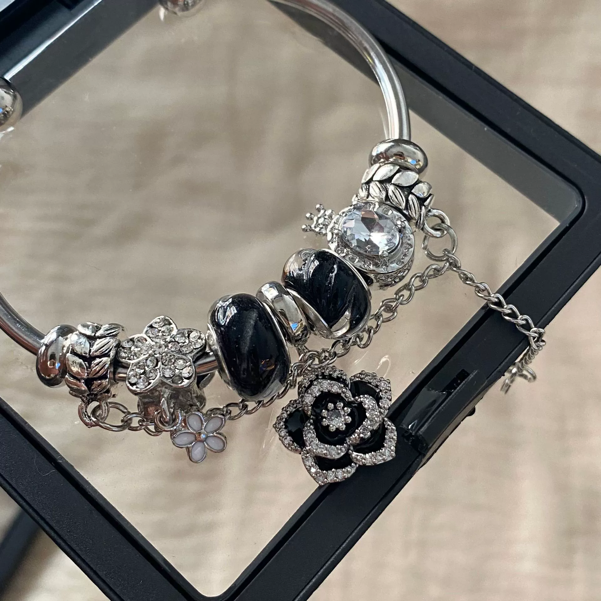 Wholesale Women's Titanium Steel Electroplated Black Rose Bracelet With Black Bowknot Niche Retro Light Luxury Beaded Jewelry - Image 2