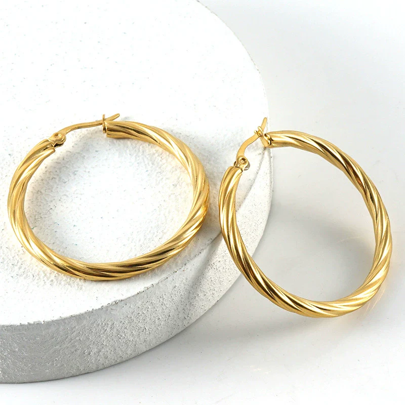 Wholesale Women's 316L Stainless Steel Geometric Striped Round Buckle Earrings With Electroplating - Image 2