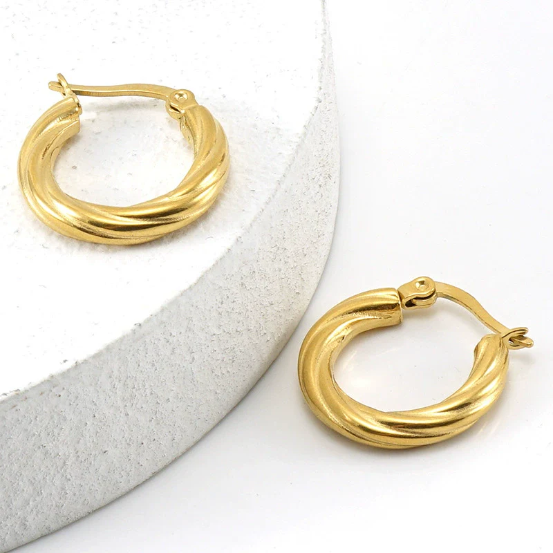 Wholesale Women's 316L Stainless Steel Geometric Striped Round Buckle Earrings With Electroplating - Image 4