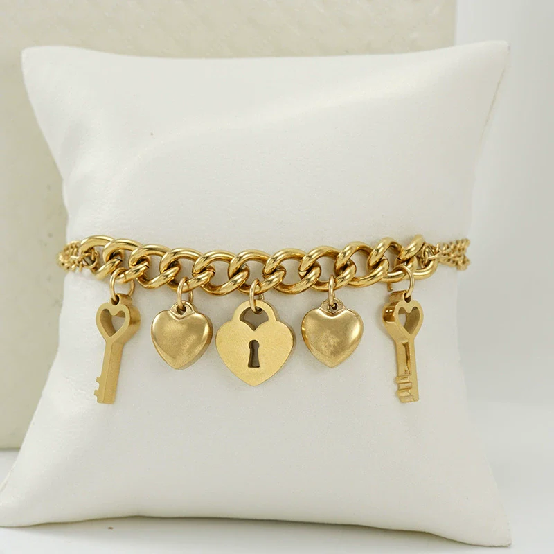 Wholesale Women's 316L Stainless Steel Love Heart Bracelet With Vacuum Plating - Image 2