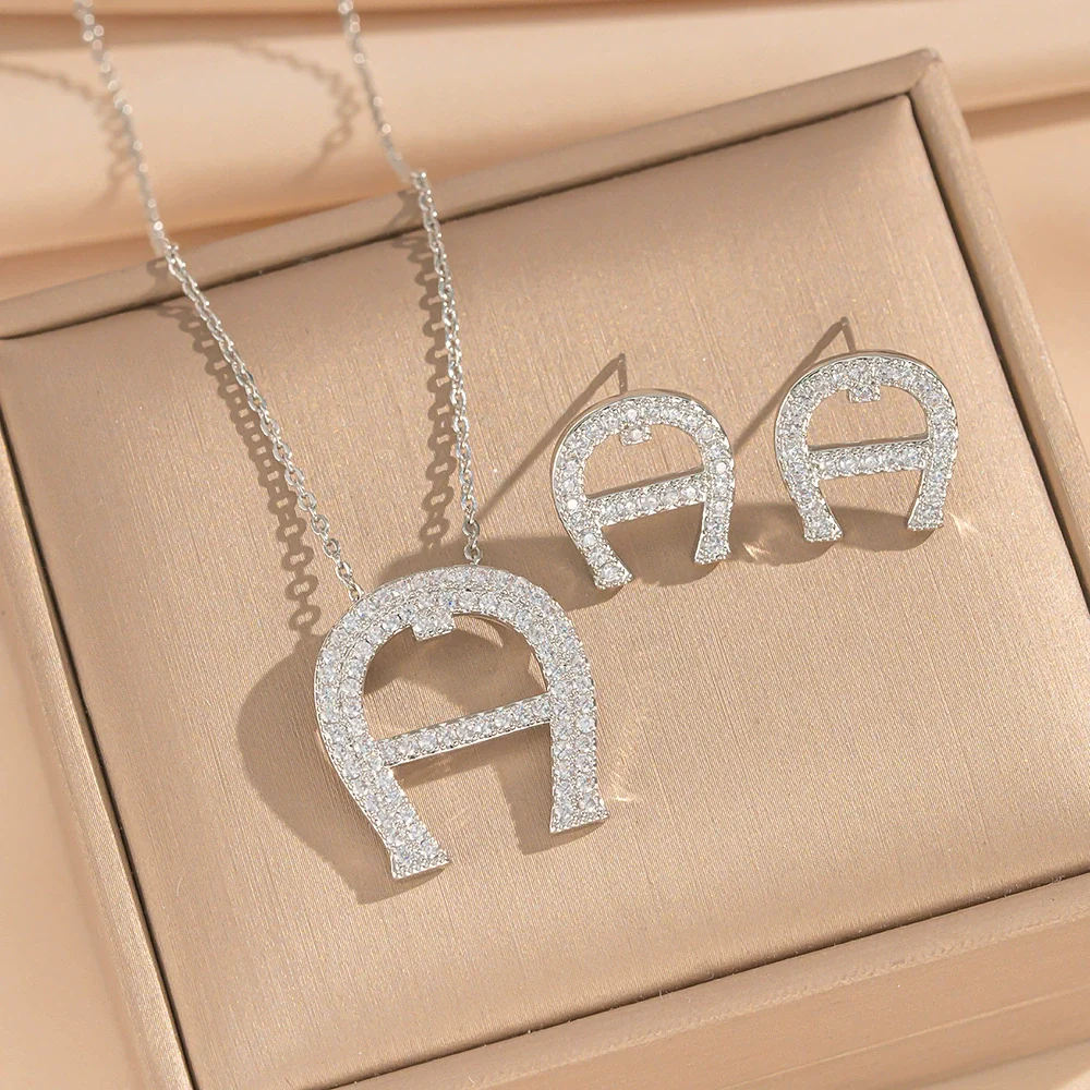 Wholesale Women's Ushaped Horseshoe Copper Necklace Set With Microinlaid Zircon And Electroplated Design Cross Chain - Image 11