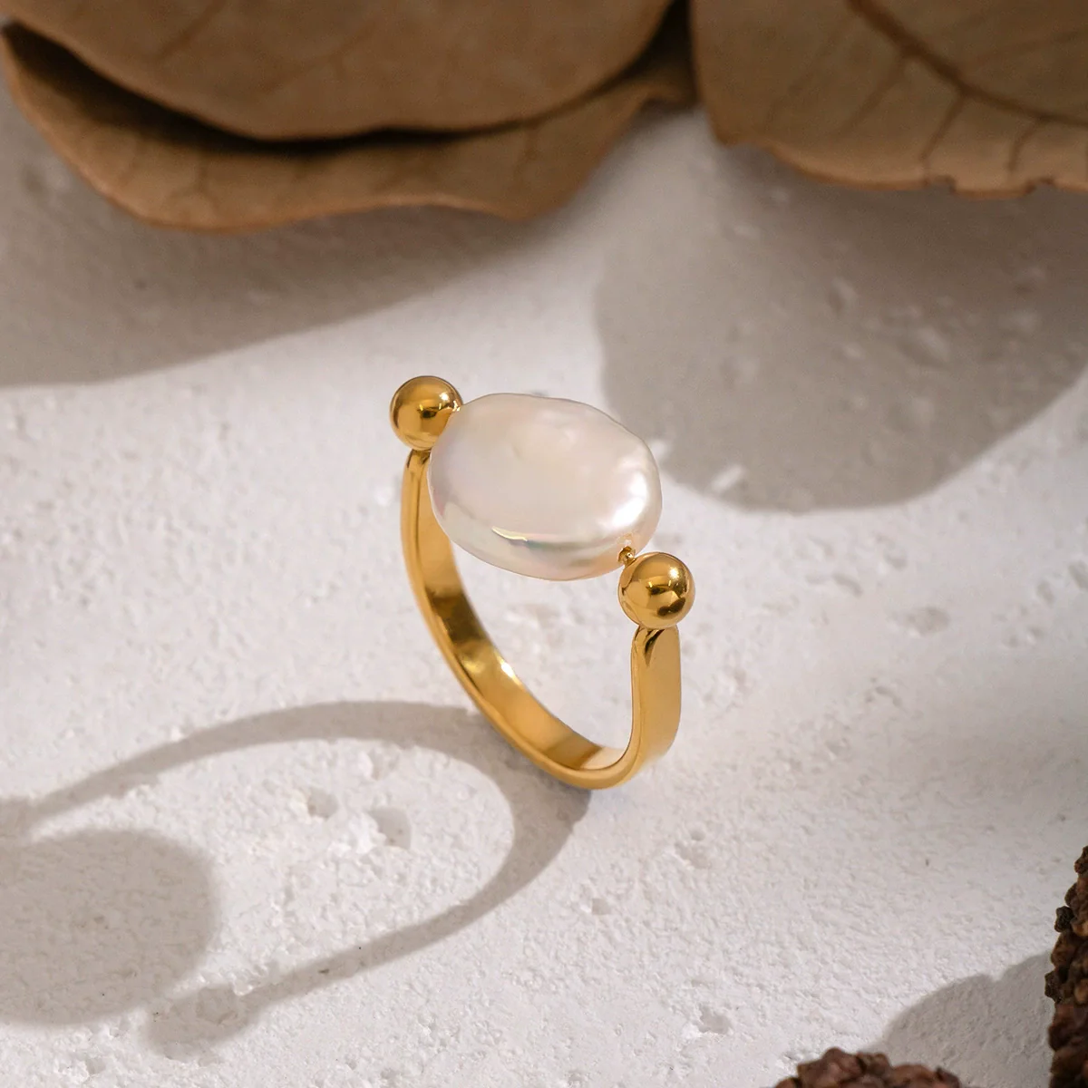 Wholesale Women's Ushaped Natural Freshwater Baroque Pearl Ring In Stainless Steel With Pvd Furnace Vacuum Real Gold Plating Light Luxury Minimalist Style