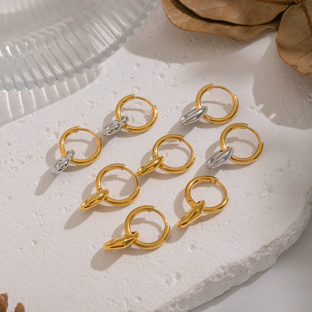 Wholesale Women's Versatile Electroplated Stainless Steel Heart Shape Hollow Earrings - Image 2