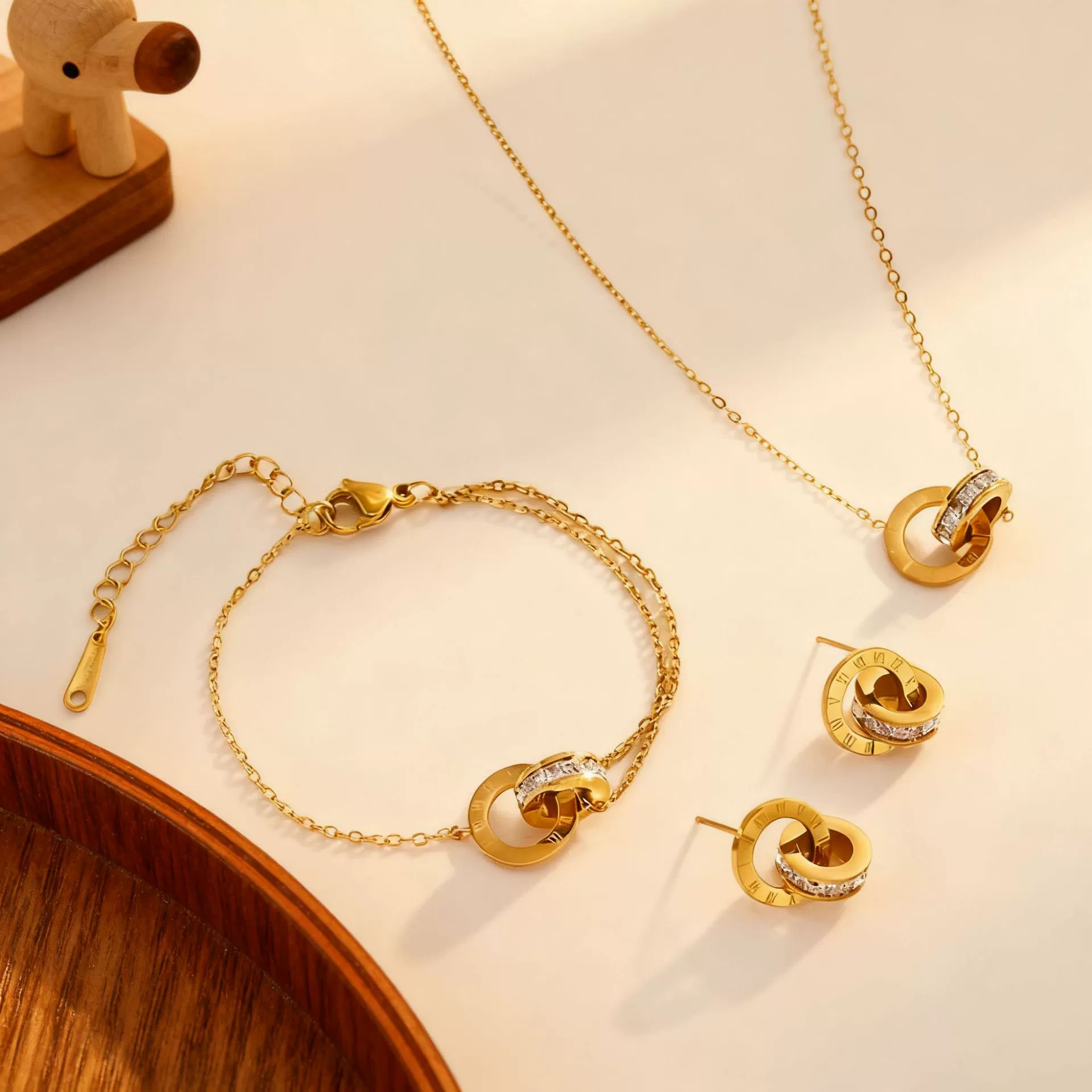 Wholesale Women's Versatile Interlocking Diamondencrusted Roman Jewelry Set With Cross Crown Roman Numerals Patterns Titanium Steel 18K Gold Plated Earrings Necklaces Bracelets