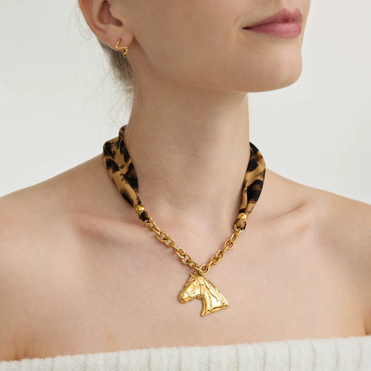 Wholesale Women's Vintage Ancient Style Leopard Print Animals Zodiac Stainless Steel Electroplated Necklace Jewelry Accessories - Image 3