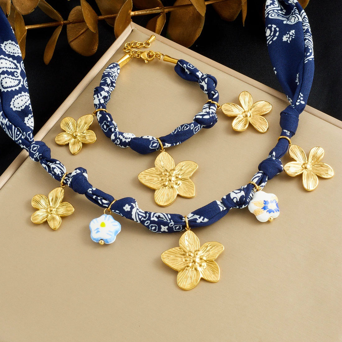 Wholesale Women's Vintage Blue Printed Ceramic Painted Flower Goldplated Stainless Steel Pendant Jewelry Set With Regular Chain Featuring Plants And Flowers Pattern